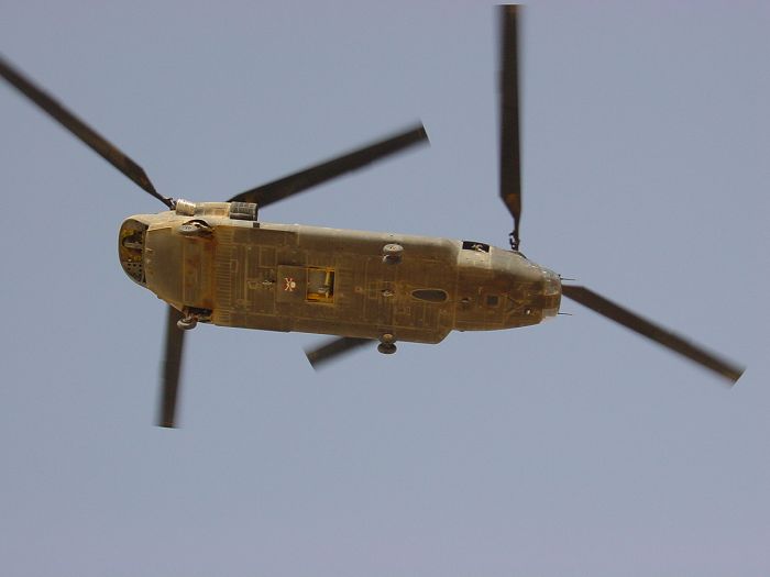 89-00139 in-flight over Iraq, 2003. Note the artwork on the lower rescue hatch door.