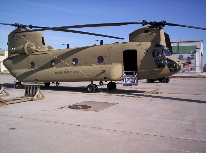 CH-47F Chinook helicopter 98-00011 in the new Desert Paint scheme, circa March 2006, at Fort Campbell, Kentucky.