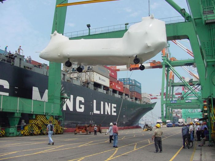 Taiwan Super D being off-loaded from the ship at the port of Tainan, Taiwan.